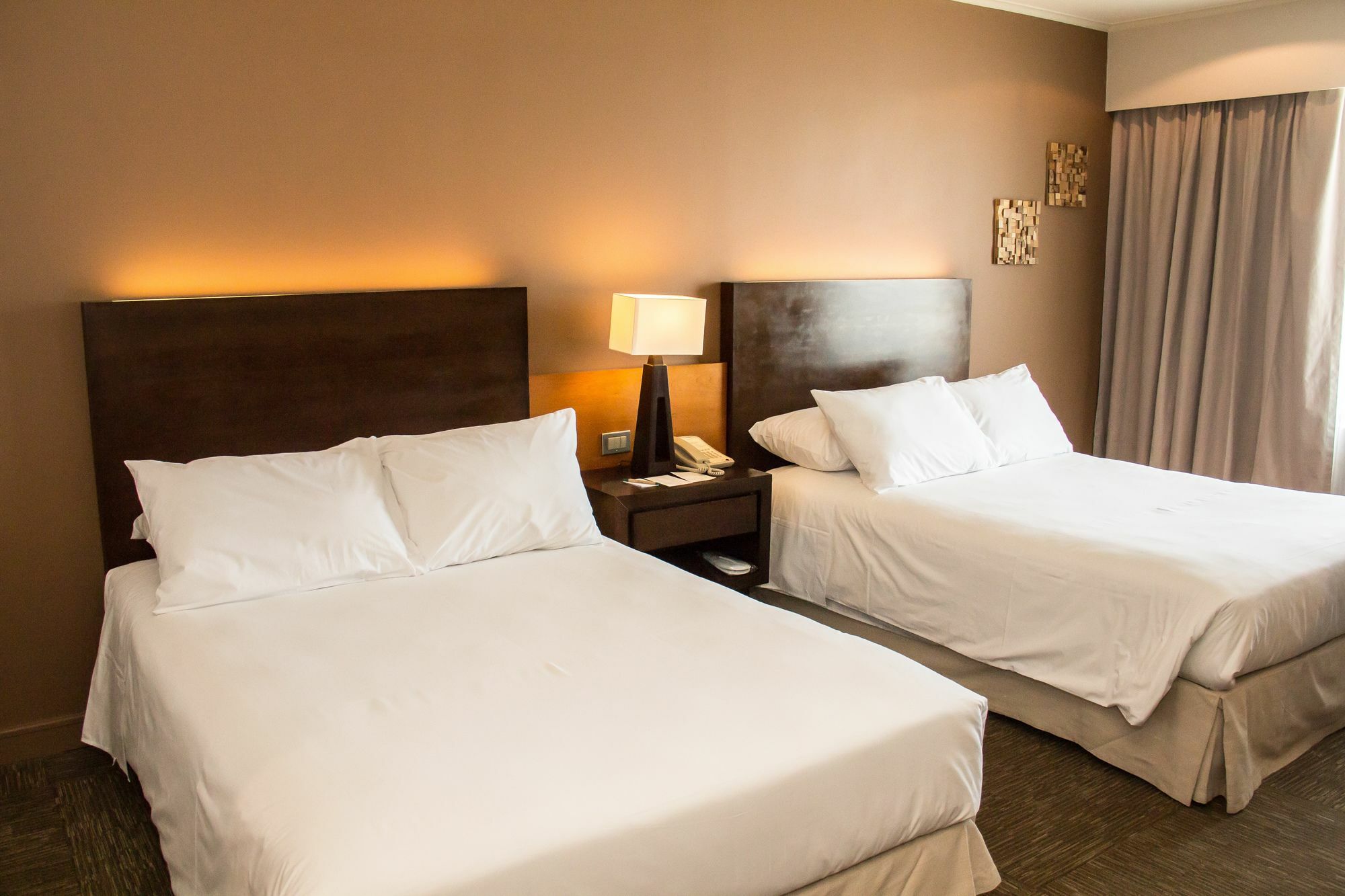 Mds Hotel Calama Exterior foto A room at the Hilton Garden Inn