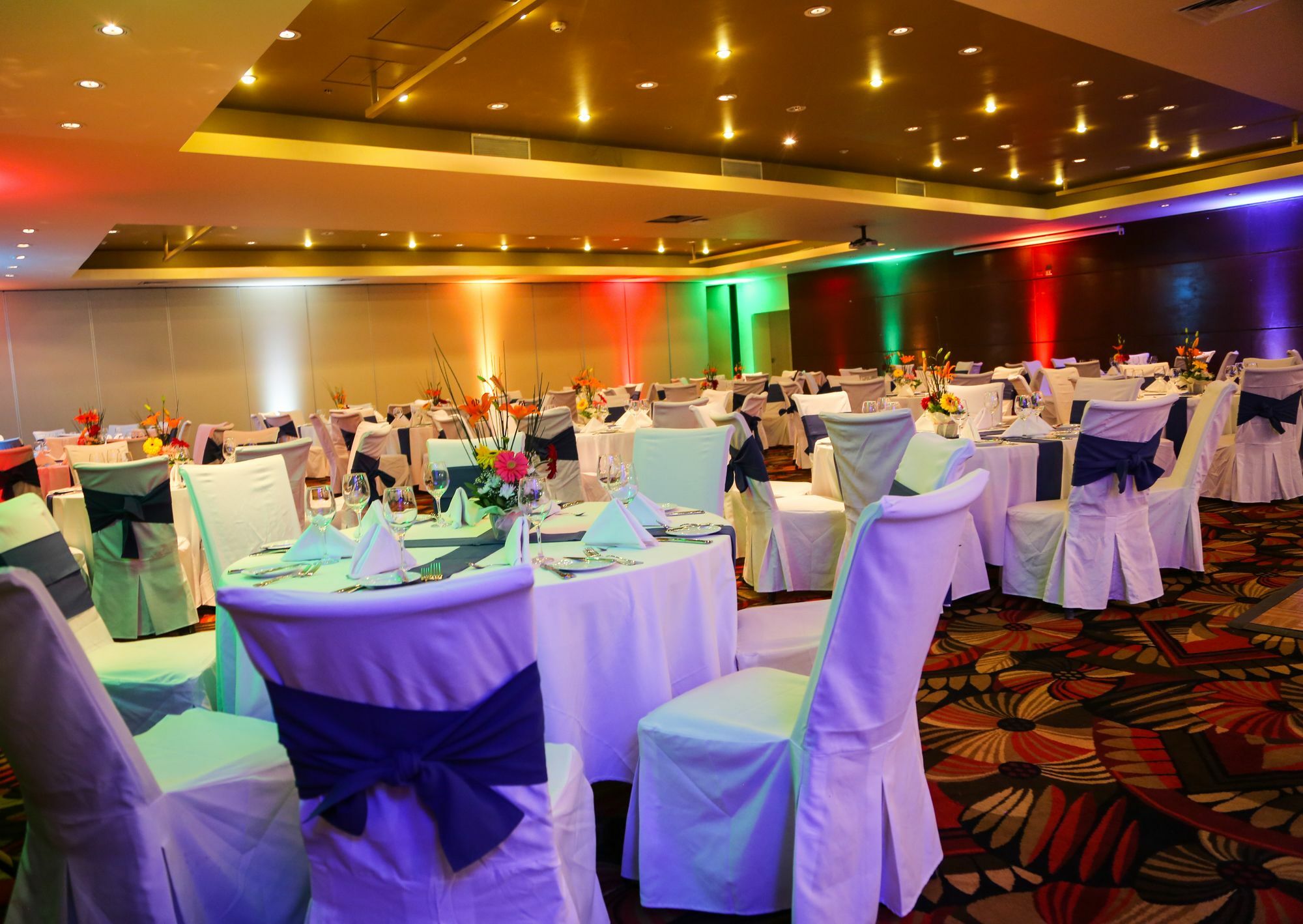 Mds Hotel Calama Exterior foto A wedding reception at the Grand Ballroom